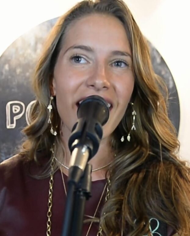 Caroline Jones — portret