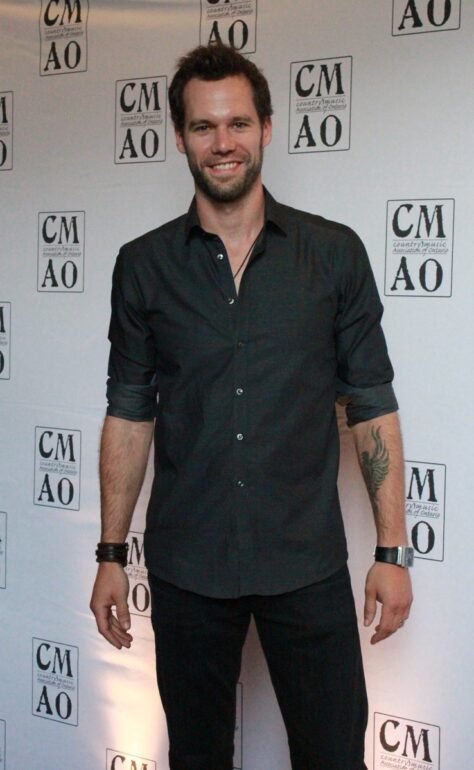 Chad Brownlee — portret