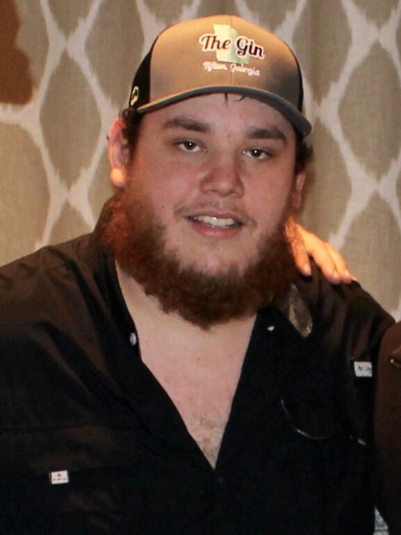 Luke Combs — portret